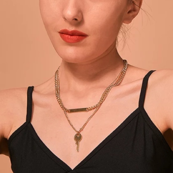 ⭐️Gold plated key pendant necklace - Picture 4 of 7